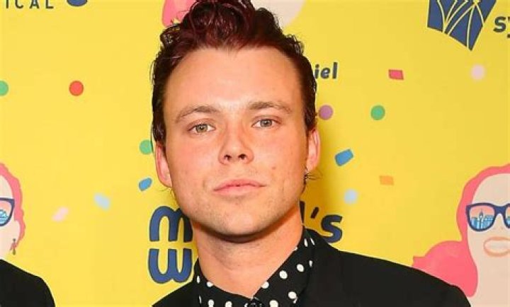 Ashton Irwin Height, Weight, Body Measurements, Shoe Size