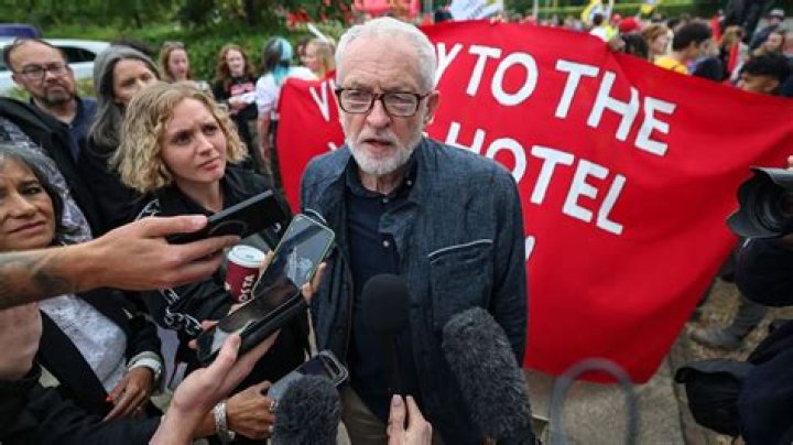Corbyn said leaders should focus on forcing a peace deal between Kyiv and Moscow, despite polls showing a majority of Ukrainians don't want one (Ukrainian troops with a US howitzer)