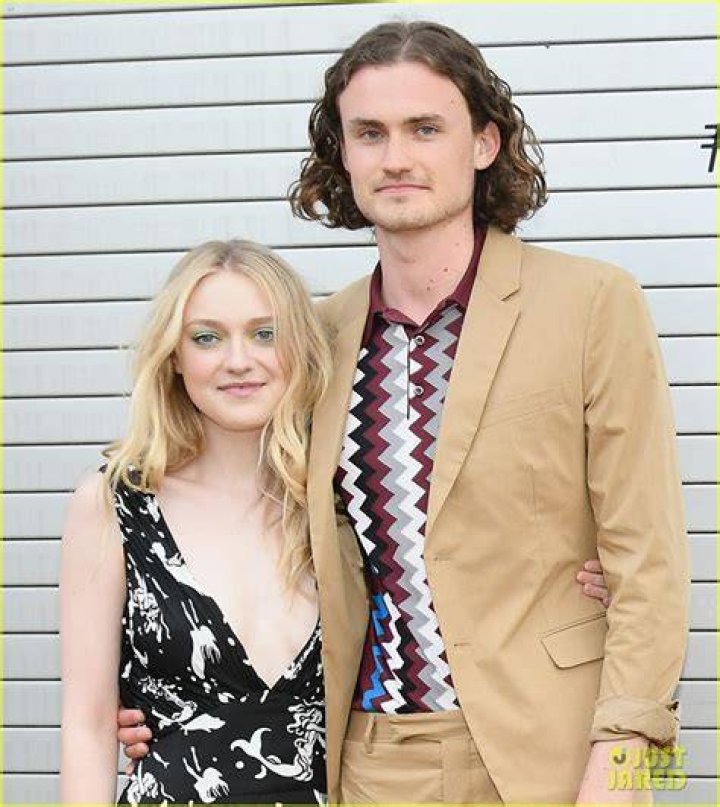 DAKOTA FANNING and Henry Frye Out in Los Angeles 12/28/2017 HawtCelebs