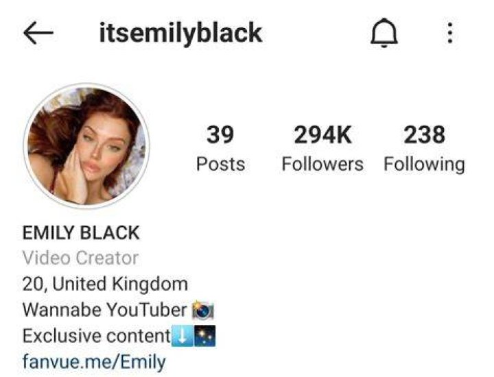 Emily Black Scrolller