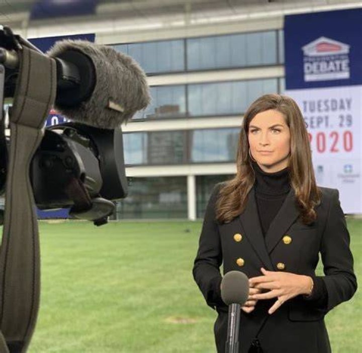 Fitness Haupt Rektor kaitlan collins bikini Astronaut Balance Verpflichten