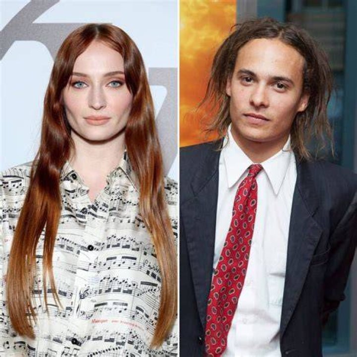 Frank Dillane girlfriend
