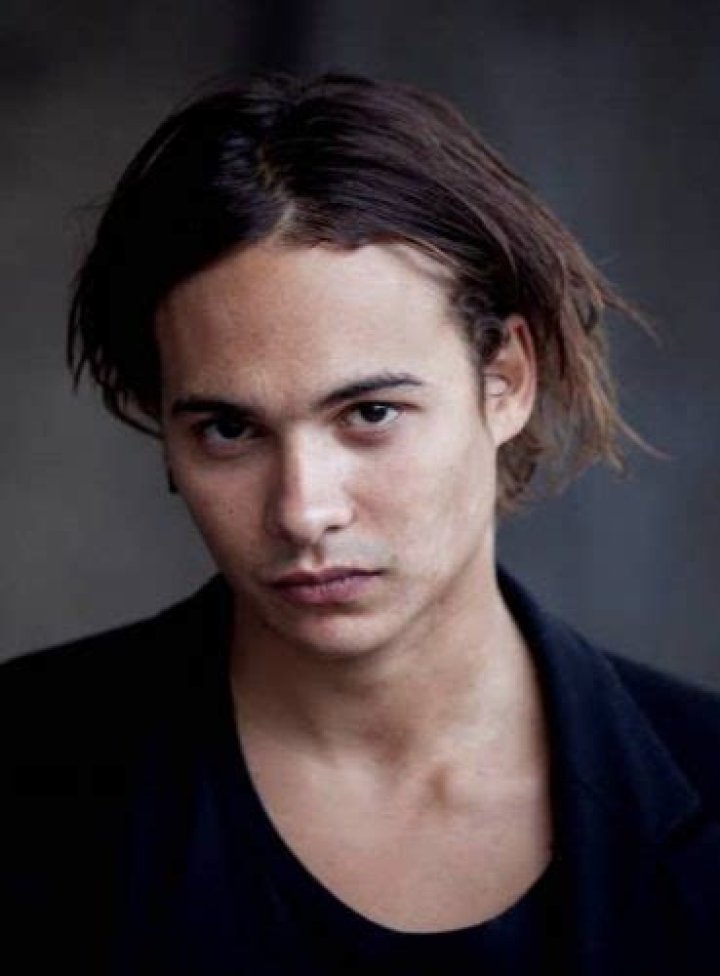 Frank Dillane Wiki, Bio, Girlfriend, Dating, Net worth, Age, Family