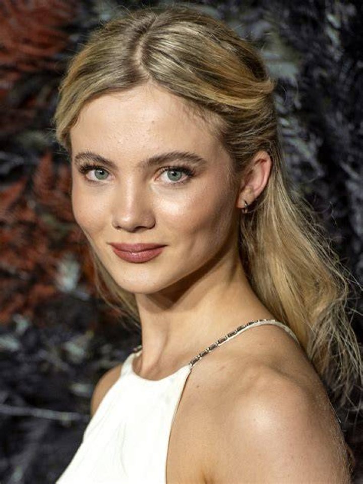 Freya Allan Freya Allan