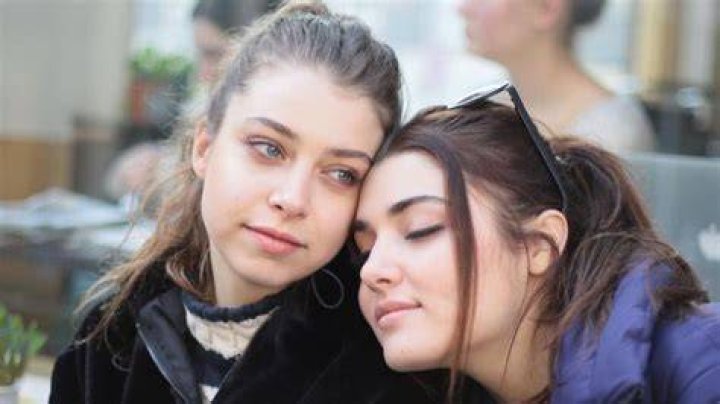 Hande Er&ccedil;el y Gamze Er&ccedil;el hicieron bailar a todos con un importante aporte de glamour MDZ Online