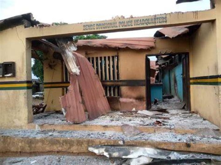 Hoodlums raze police station, courts in Imo