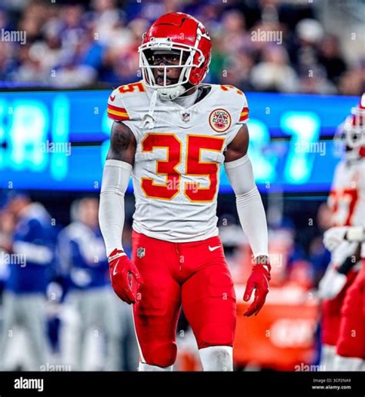 Jaylen Watson posted a picture of himself giving side looks in helmet and his athletic attire on September 12, 2021.