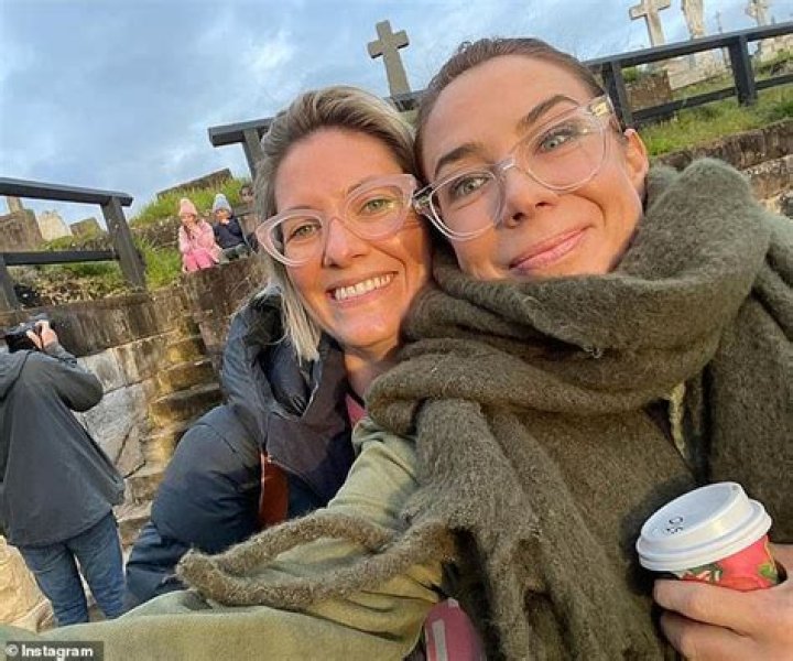 Kate Ritchie also paid her respects to our service by attending a dawn service at Waverly Cemetery in Sydney's eastern suburbs