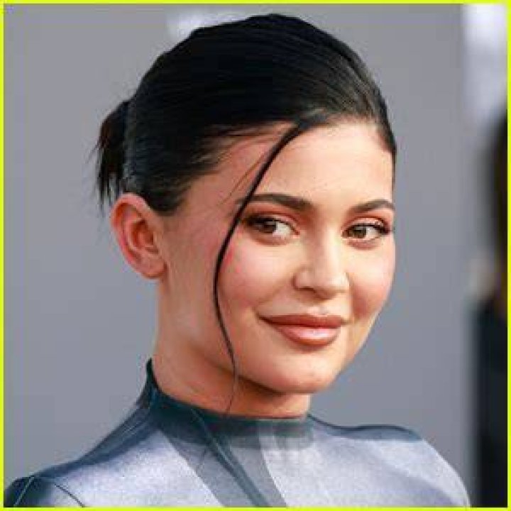 Kylie Jenner Defends Lab Photos, Slams Cosmetic Developer for ‘Spreading False Information’ About Her