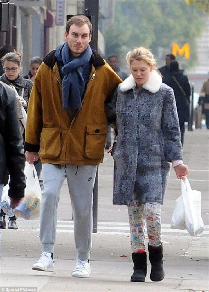 LEA SEYDOUX and Andre Meyer Kiss in a Taxi in West Village 11/06/2015 HawtCelebs