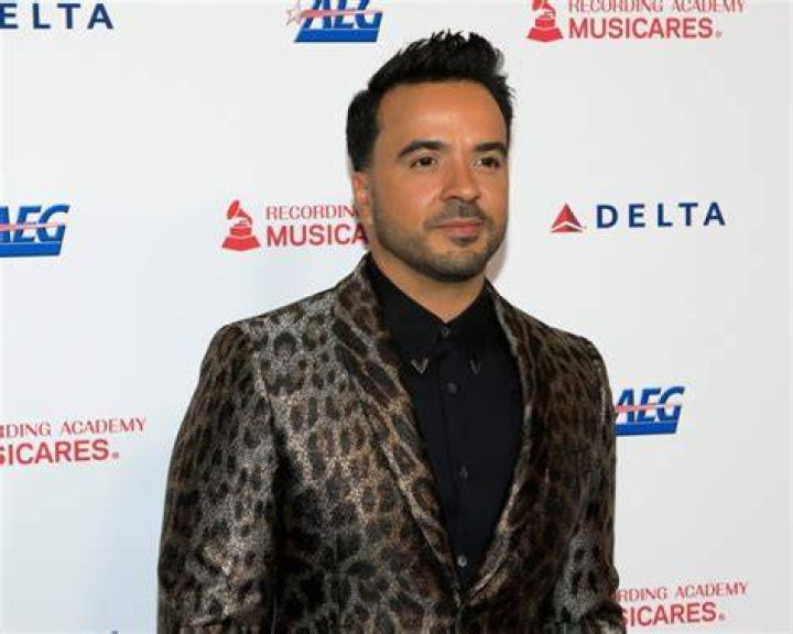 Luis Fonsi Net Worth in 2023 How Rich is He Now?