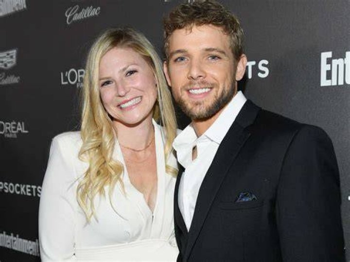 Max Thieriot is mother of 2 children.