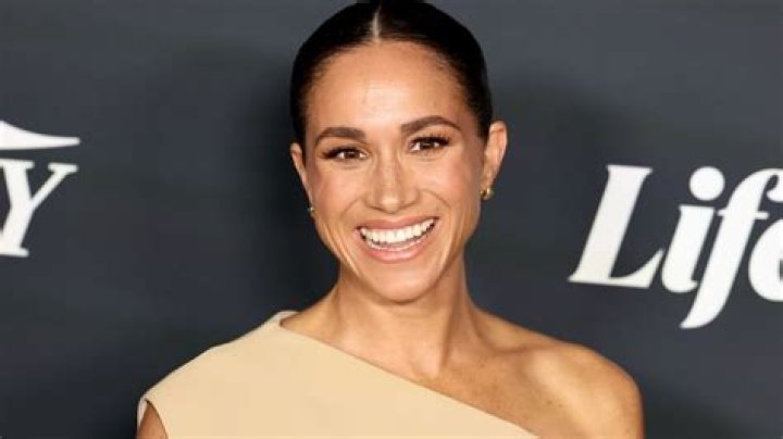 Meghan went makeup free for the journey and wore her blonde locks up in a high bun