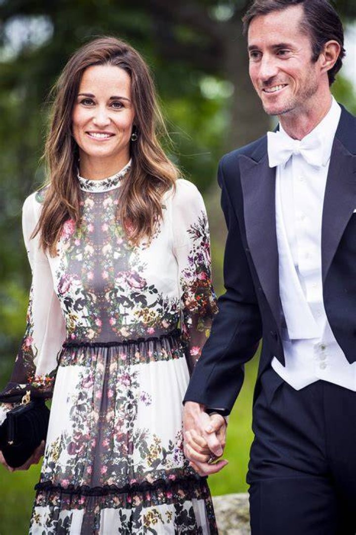 Pregnant Pippa Middleton with her husband Pregnant Pippa Middleton with her husband