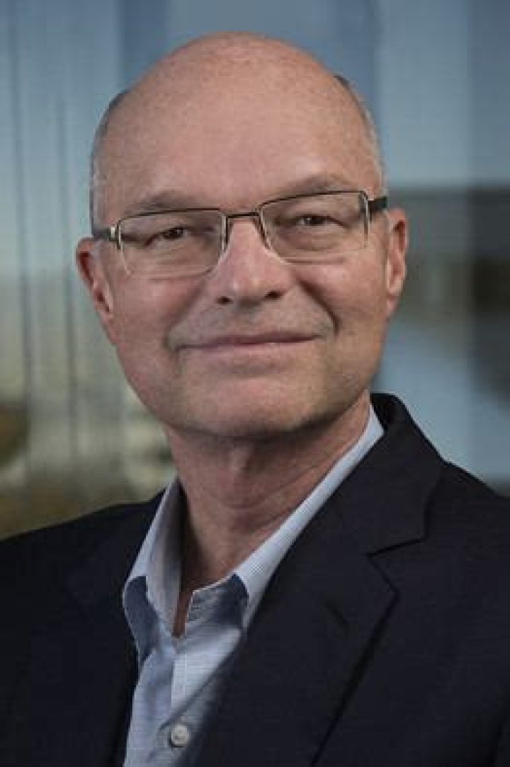 Roger J. Sippl