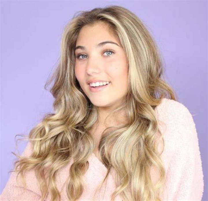 Rosie McClelland Net Worth, Career, YouTube, Facts