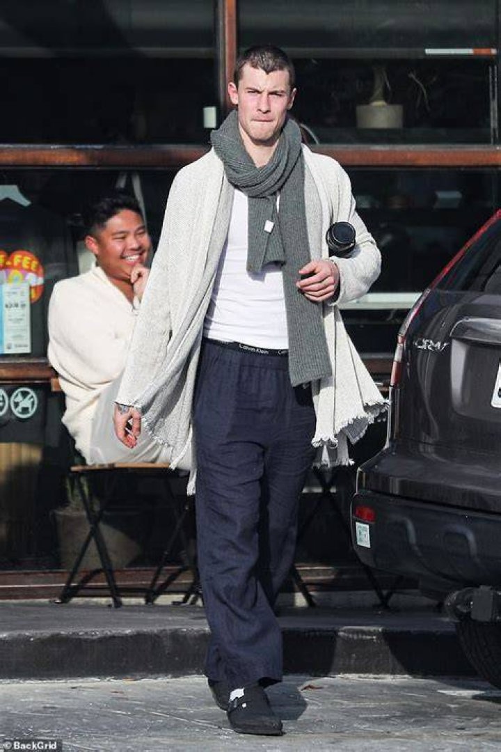 Shawn Mendes debuts new look for 2023 during coffee run in LA