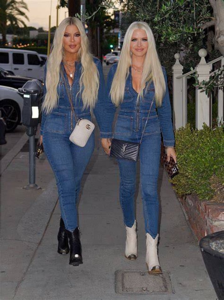 Tori Spelling matched her hairstylist Laura Rugetti with denim jumpsuits.