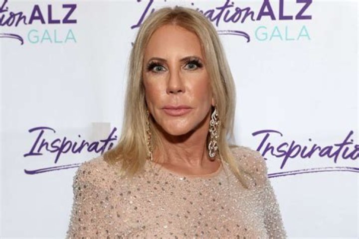 Vicki Gunvalson stands tall at a height of&nbsp;5 feet 5 inches and weighs about&nbsp;62&nbsp;kg.