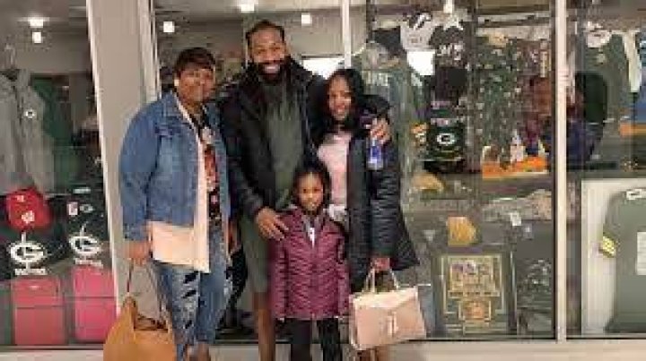 Who are Za Darius Smith Parents? Meet Robert Meeks And Sharon Smith