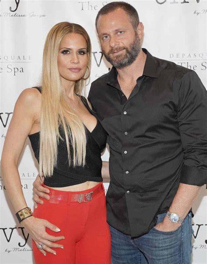 Who is Evan Goldschneider Married to?